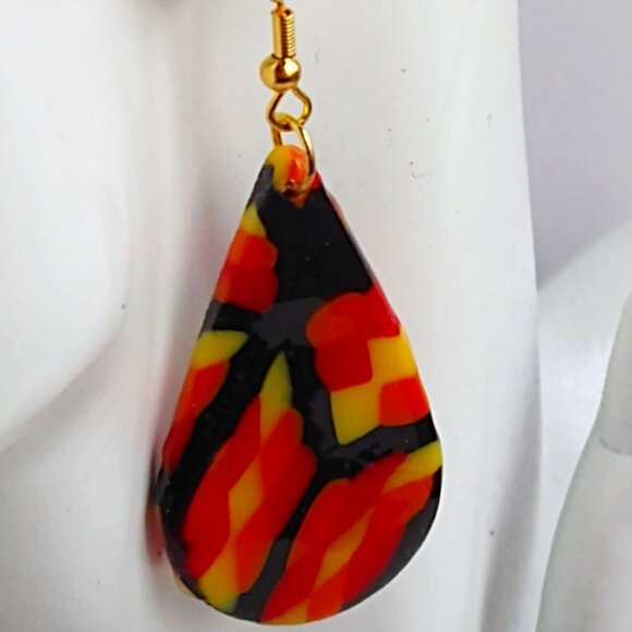 Handmade black, yellow, red and orange polymer clay earrings. Boucles d'oreilles - Picture 5 of 6